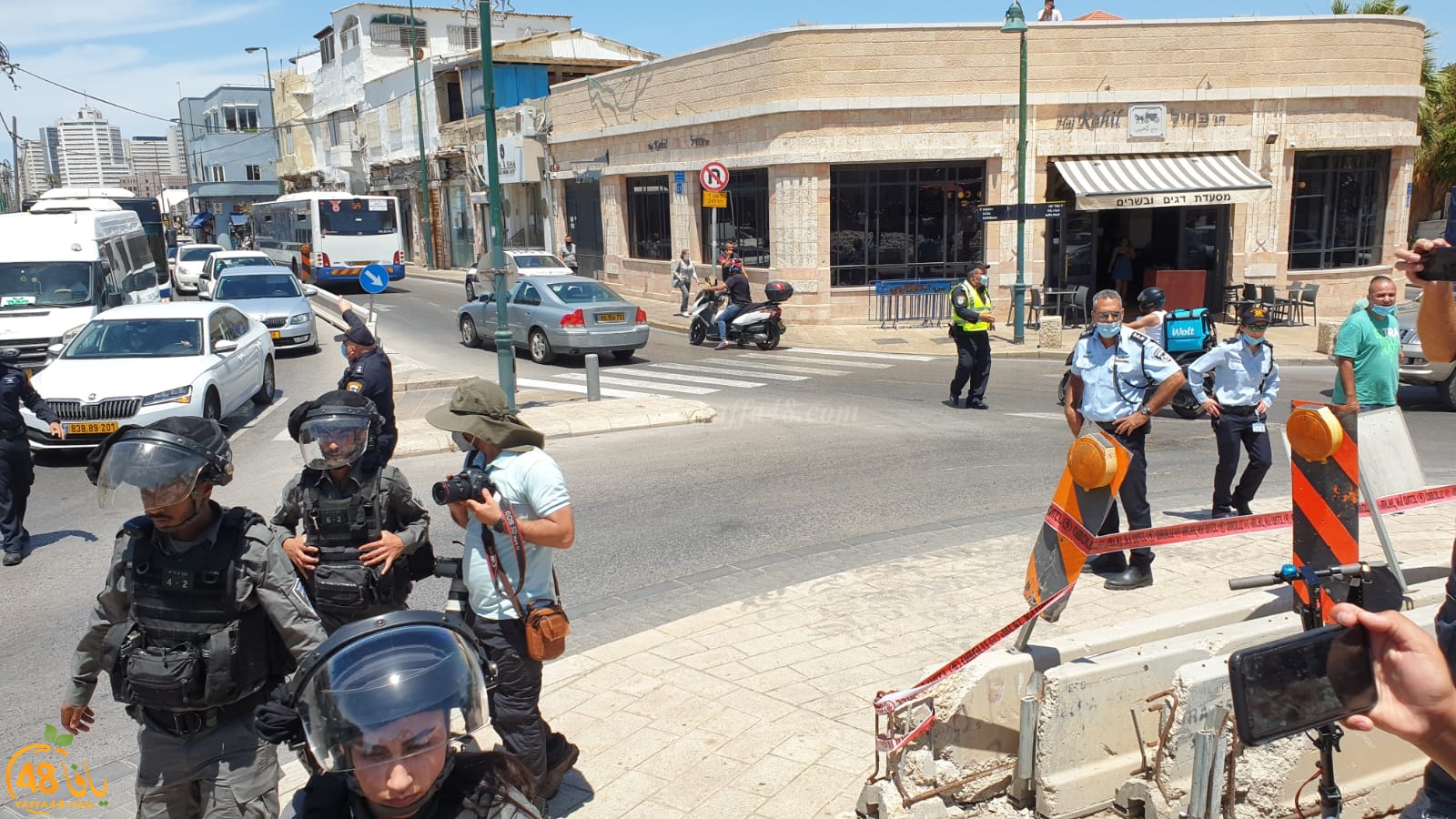 فيديو: انطلاق مسيرة غاضبة بعد صلاة الجمعة تنديداً بتدنيس مقبرة الاسعاف بيافا